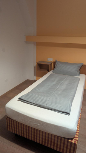 4, Hotel Zachskorn UG, Dachau
