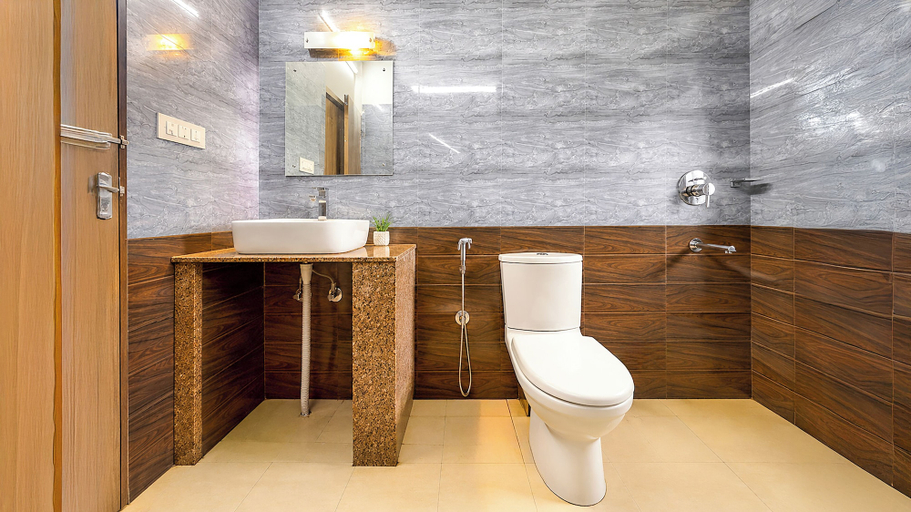 Bathroom 4, Sumitel Central Park Hotel & Banquet, Jalpaiguri