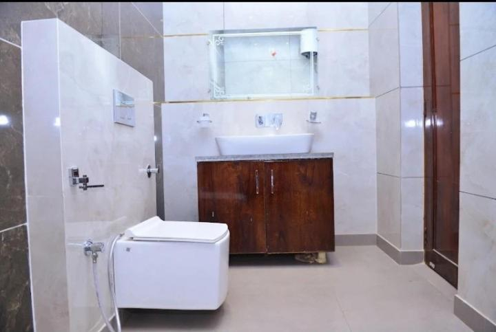 Bathroom 4, Hotel signature villa , Sonipat