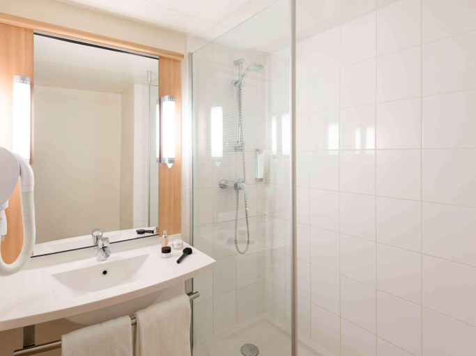 Bathroom 4, ibis Metz Centre Gare, Moselle