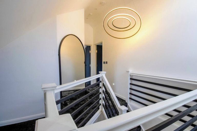 Interior 4, 4 Bedroom Luxury Home Features Hottub & Pool Table, London