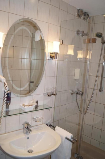 Bathroom 5, St. Martiner Castell, Südliche Weinstraße