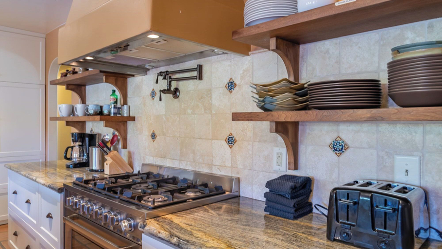 Interior 4, Merry Hill by Avantstay Pool + BBQ + Chef's Kitchen Downtown Paso Robles, San Luis Obispo