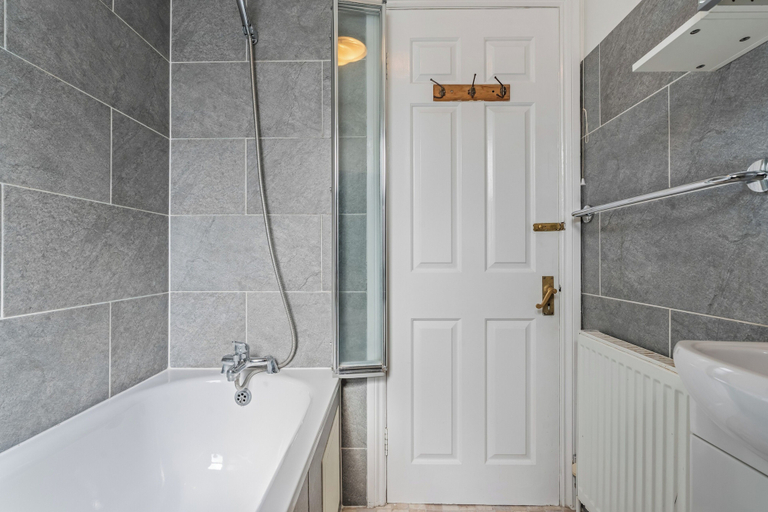 Bathroom 4, Beautiful 2BR House in Camden, London