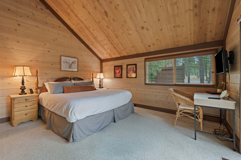 Room 2, 16 Pole House 2 Bedroom Home, Deschutes