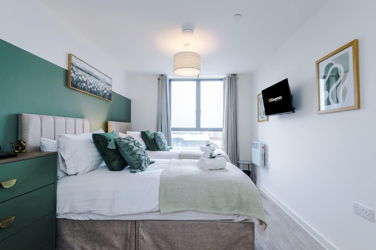Room 4, NEW Pristine 2-bed Flat Great Location Sleeps 6, Sefton
