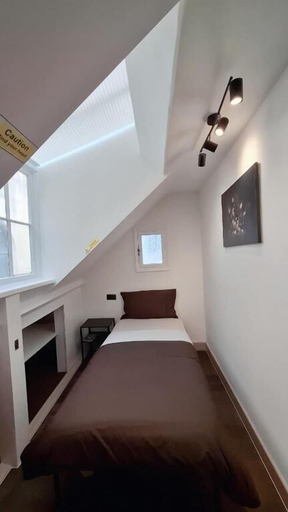 Room 3, SOS House - London Grand, London