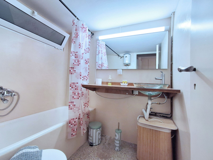 Bathroom, Comfortable Apt near Larissis Metro, Attica
