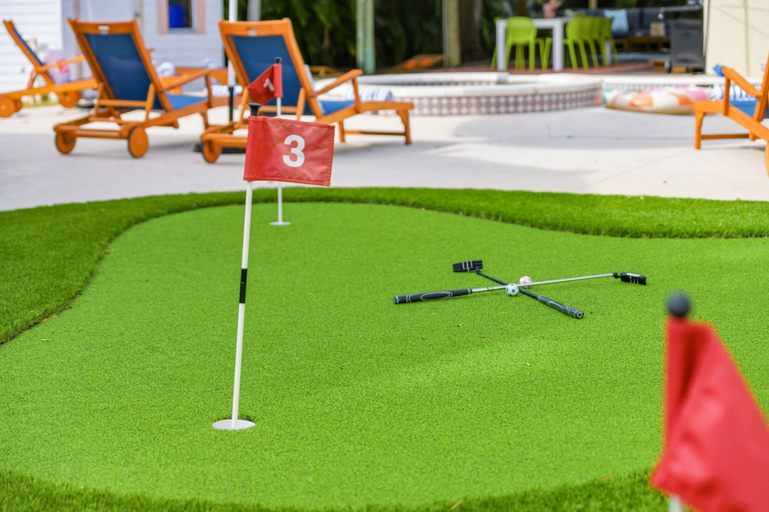 Room 2, Sleeps 14 Heated Pool Spa Arcade Putt Putt, Pinellas