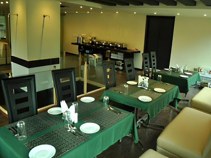 Restaurant 3, Hotel Tranquil Retreat, Ganderbal