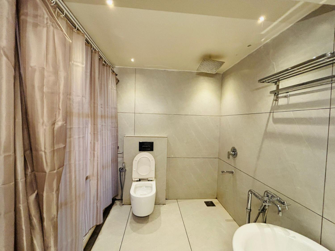 Bathroom 2, Baga Beach Sunset, North Goa