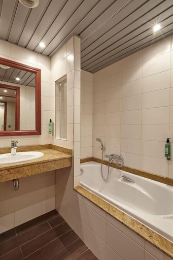 Bathroom 4, Hôtel Spa du Béryl, Orne
