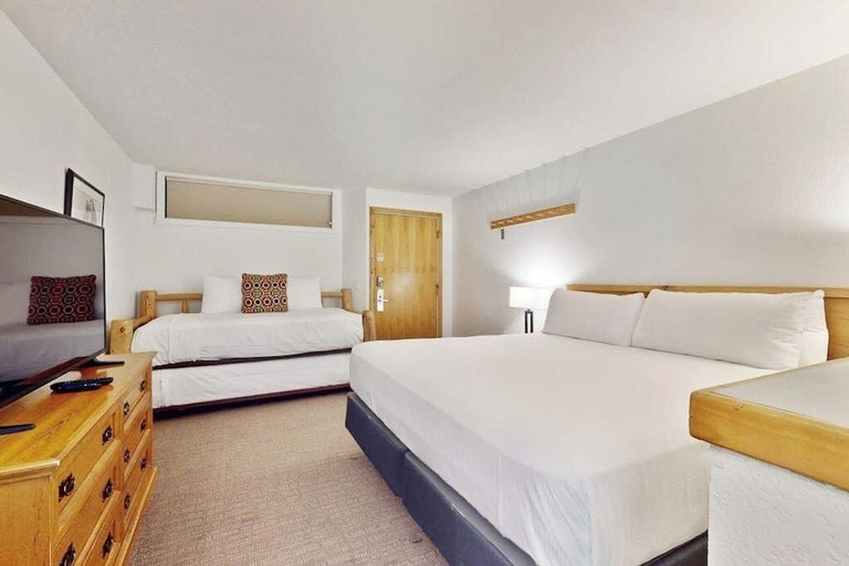 Bedroom 3, Aspen Mountain Lodge, Pitkin
