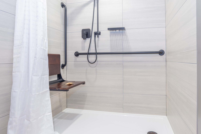 Bathroom, Sandman Signature Surrey-Guildford Suites, Greater Vancouver
