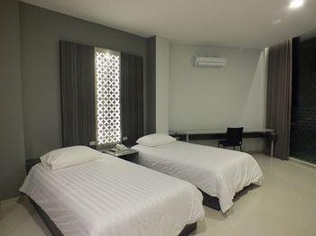 2, Studio Inn & Suites Semarang, Semarang