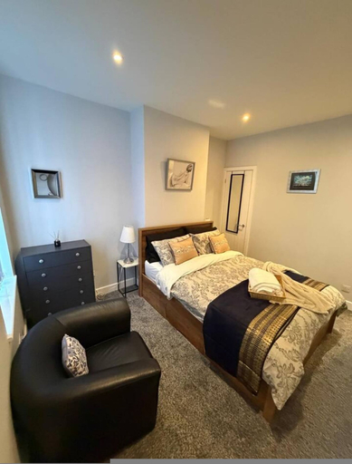 Room 5, The Landmark Comfy 2BR Home in Rugby Sleeps 5, Warwickshire