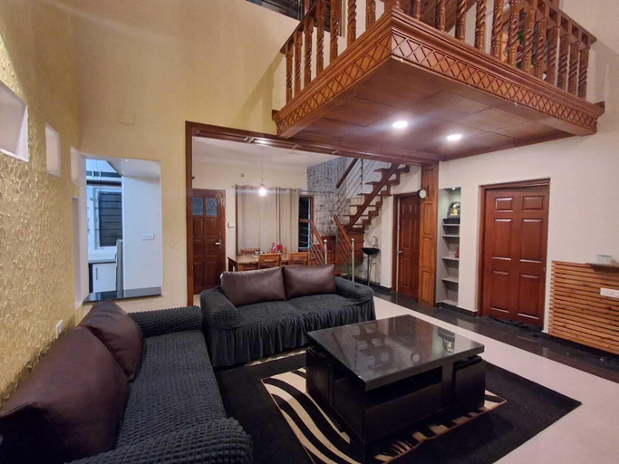 Living area 4, Littlewood Cottage, The Nilgiris