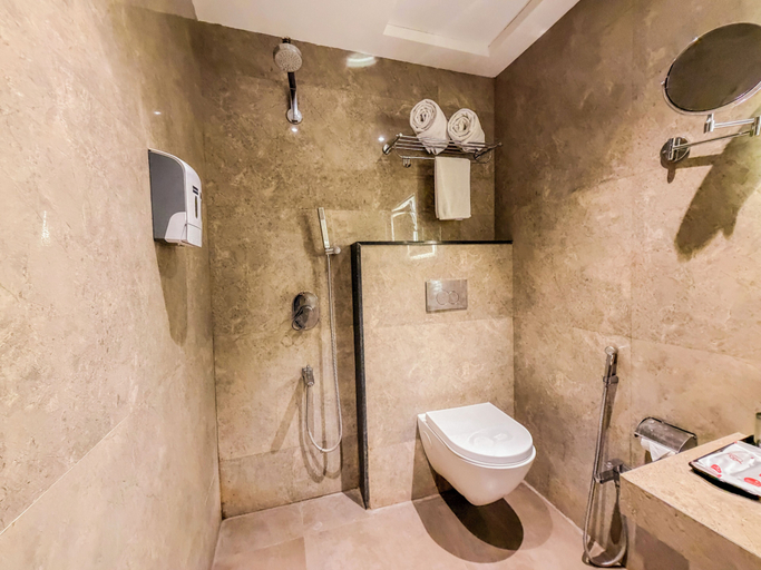 Bathroom 4, Spree Manor Hotel, Aurangabad