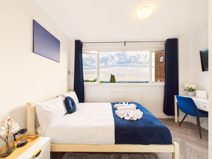 Room 4, Premium Room to Rent in Streatham, London