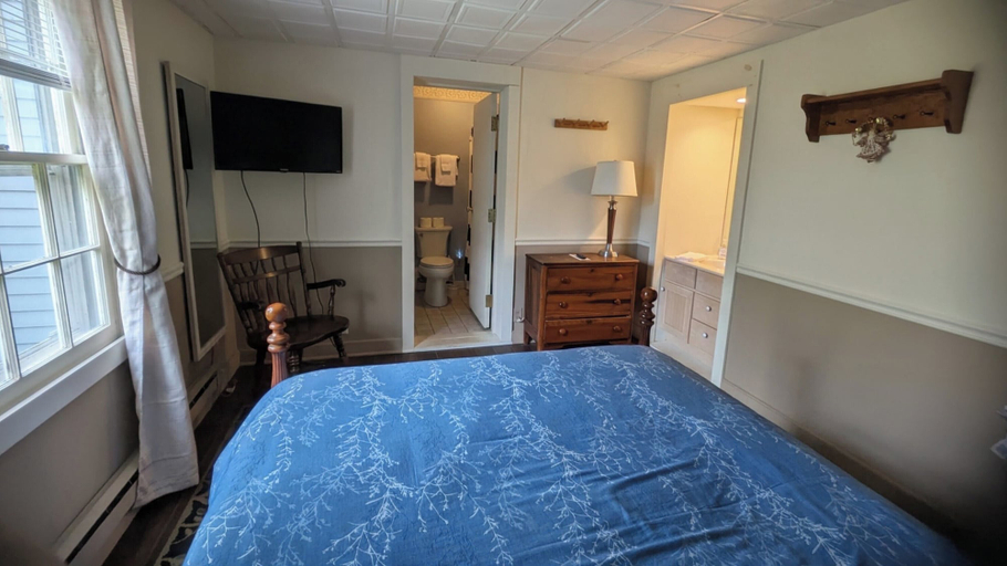 Room 5, Doveberry Inn, Windham