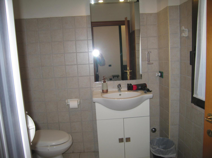 Bathroom 3, Business Home, Foggia