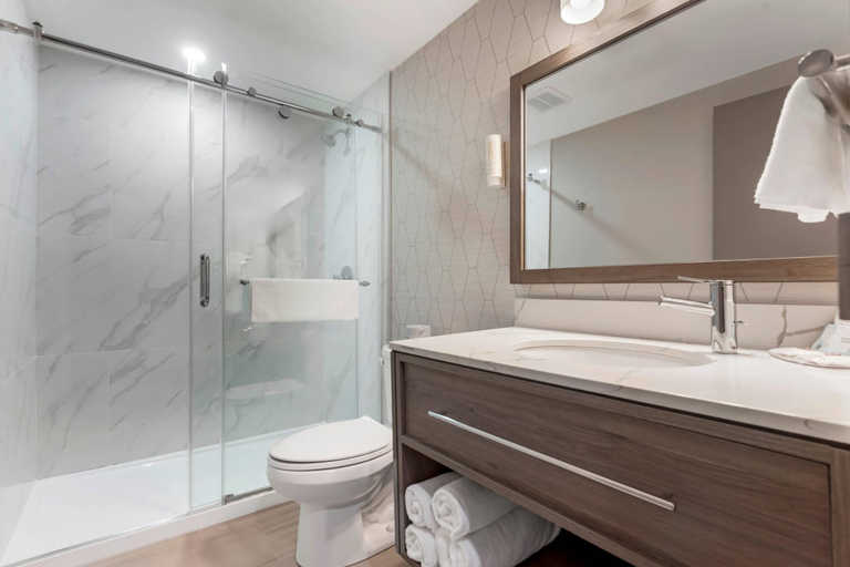 Bathroom 5, Comfort Inn, Muskoka