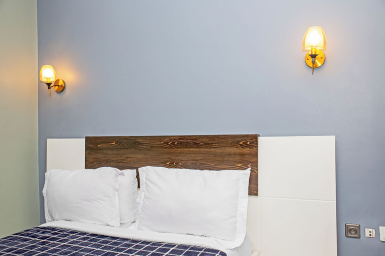 Room 3, Angel's Hotel, Wouri