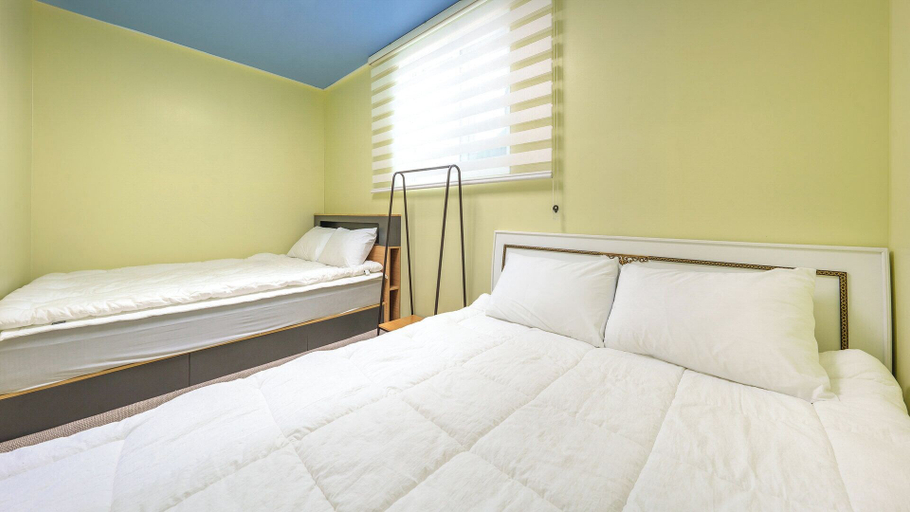 Bedroom 3, Yeongheungdo Sunset Spa Pension, Ongjin