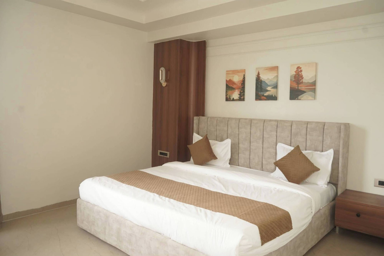 Room 4, Malaiya Landmark, Sagar