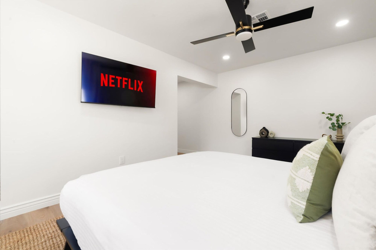 Room 5, Luxe PV Retreat - Pickleball - Heated Pool - Sauna, Maricopa