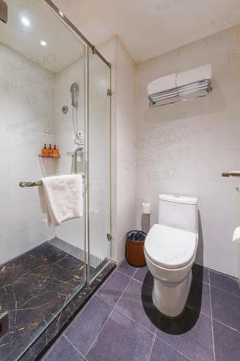 Bathroom 4, Orange Hotel Shanghai Wuzhong Road Metro Station, Shanghai