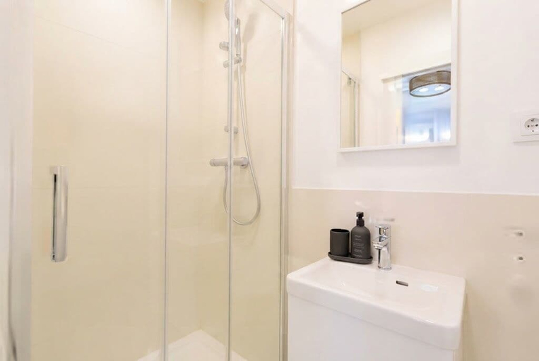 Bathroom 2, celine 34, Paris