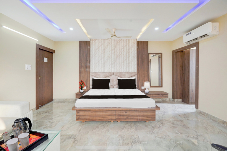 Room 4, Collection O Ranipur - Dhaney Crossway, Sultanpur