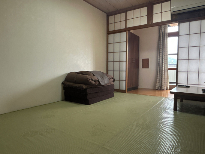 Interior 2, pokapoka village, Ise