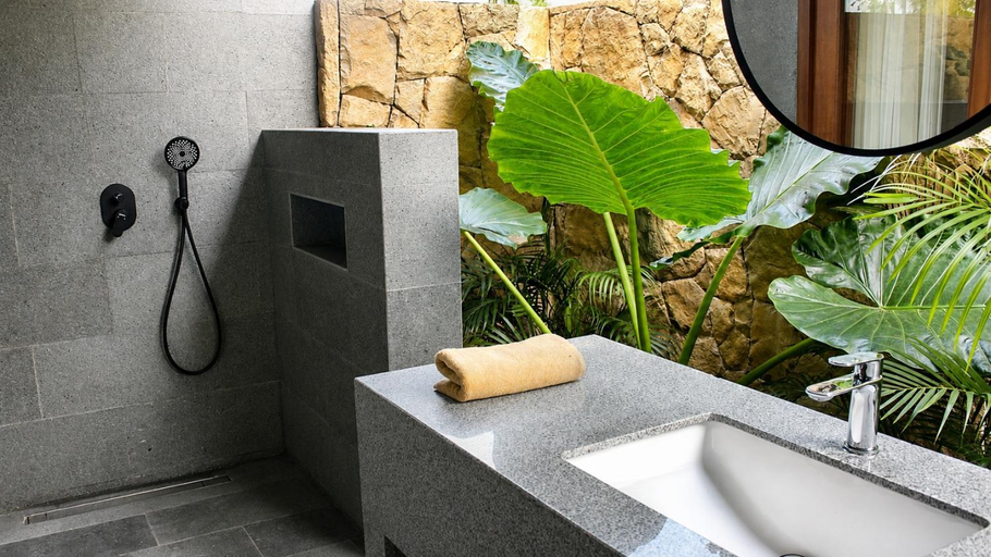 Bathroom 3, Mediterrania Residences, Lombok