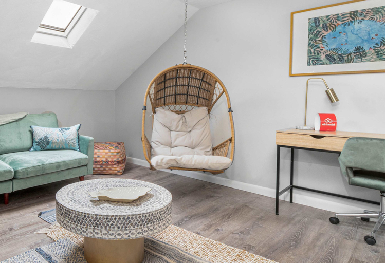 Room 5, Private Retreat Buyout Sleeps 16 Spa 4 Units