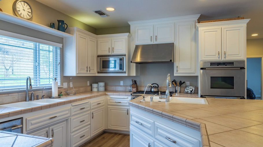 Private kitchen 5, Hidden Hills Olives and Oaks by Avantstay Olive Orchard + Pool Central Coast, San Luis Obispo
