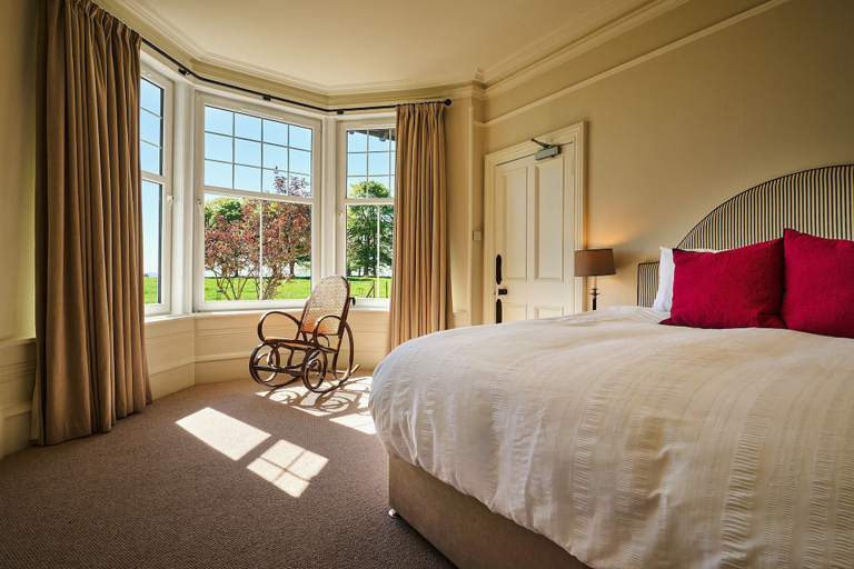 Room 5, Peaceful Farmhouse Kinclune Estate Angus Glens, Angus