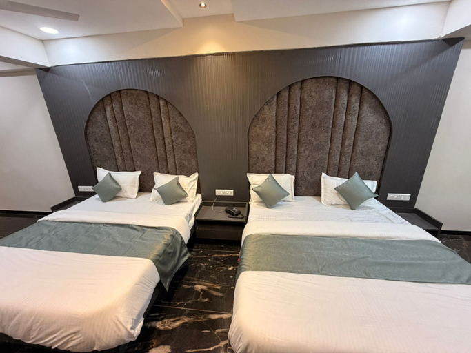 Room 3, Hotel J k Town, Ahmadabad