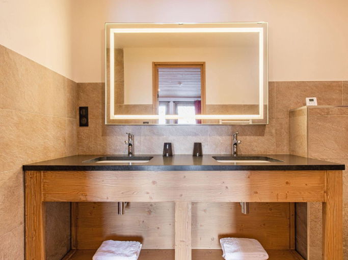 Others 3, Chalet in Champagny by Ski Slopes, Savoie
