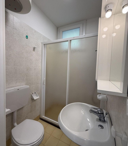 Bathroom 3, Bibione Apartments, Venezia