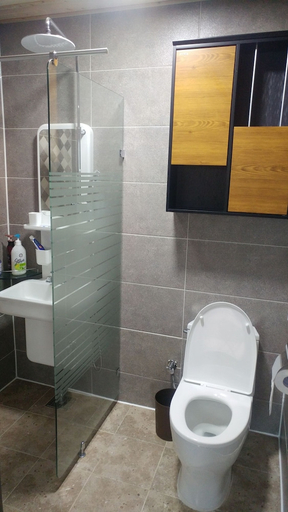 Bathroom, Daegwallyeong Solbawee Log-Housing Pension, Pyeongchang