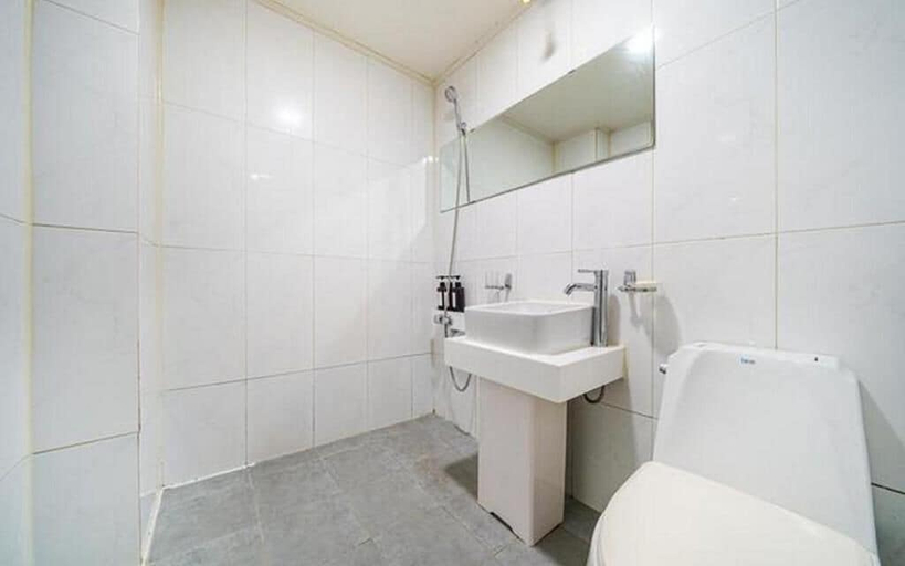 Bathroom 4, Bucheon The Seolleim Hotel Stay, Bucheon