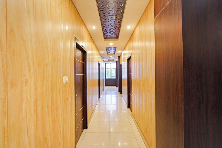 Lobby 2, Fabhotel Resto, Lucknow