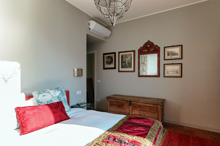 Room 5, Villa La Solitaria, Como