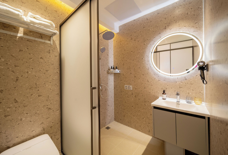 Bathroom 5, Tangguojiudian, Qingdao