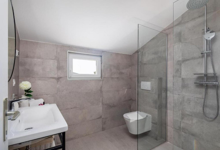 Bathroom 2, Villa Majestic, Primošten