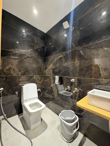 Bathroom 3, Hotel The Krisha Inn, West Nimar
