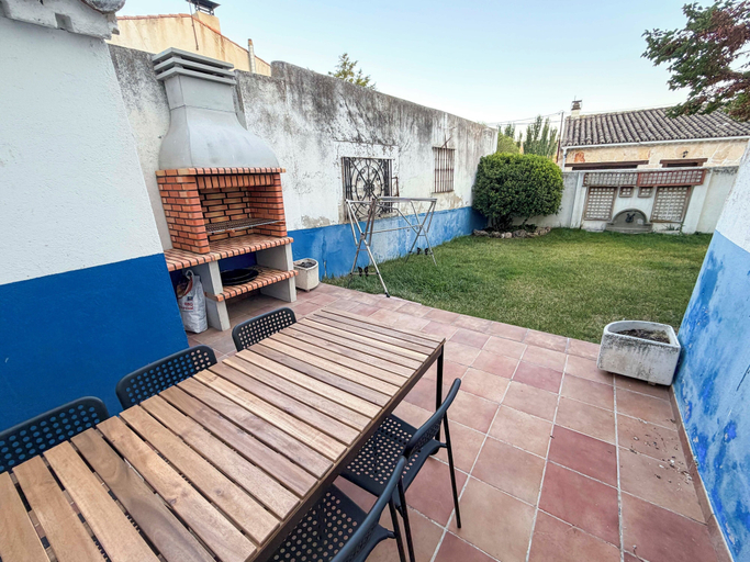 Outdoor dining, Casona del Tajuña, Guadalajara