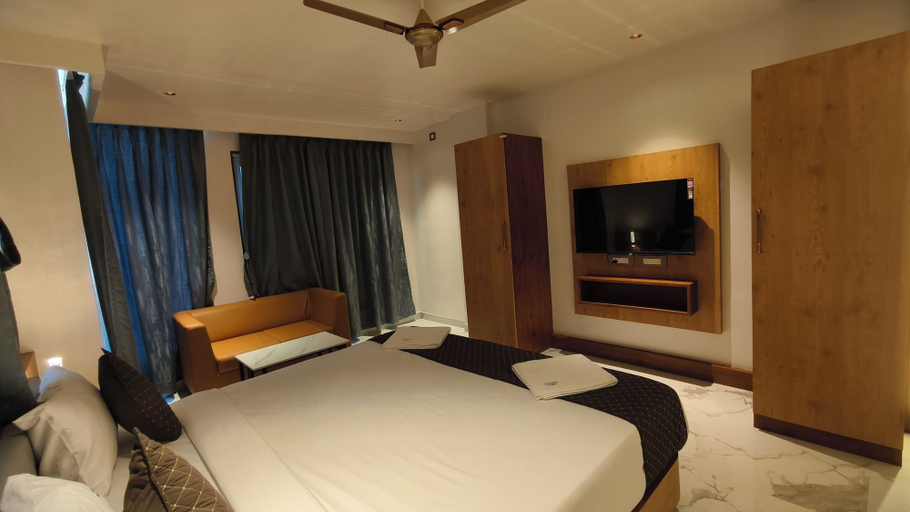 Room 4, Hotel Arya Executive, Pune